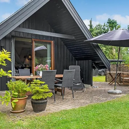 Gorgeous In Vaeggerlose With Kitchen Casa de Férias Bøtø By